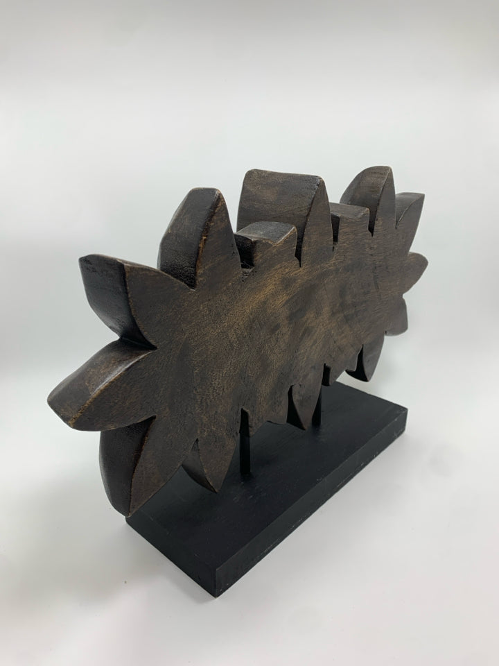 WOOD CARVED FLOWER DESK DECOR.