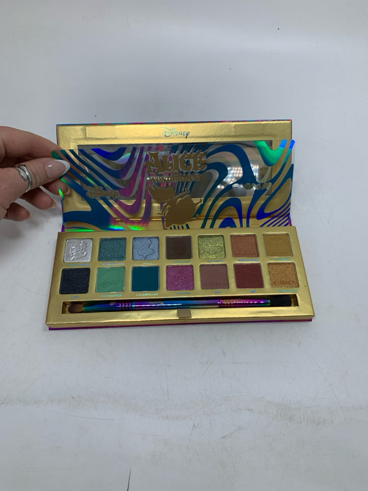 Special Edition Sigma Beauty Disney Alice in Wonderland Eyeshadow Palette