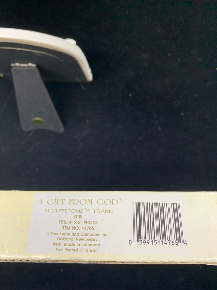 BABY'S CHRISTENING ARCHED PHOTO FRAME.