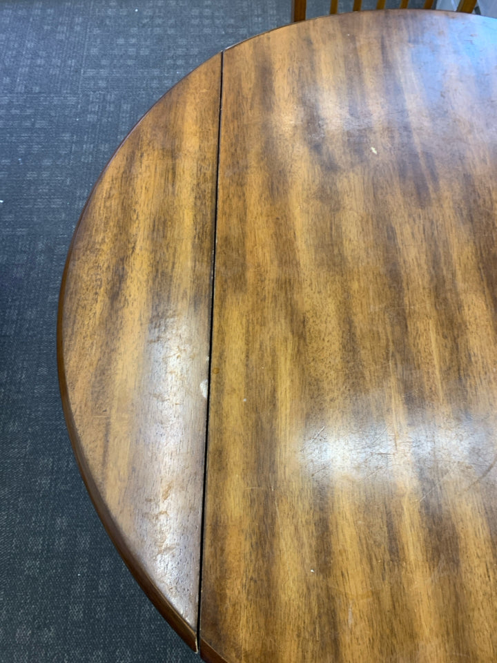 SMALL ROUND DROP LEAF TABLE +2 CHAIRS.
