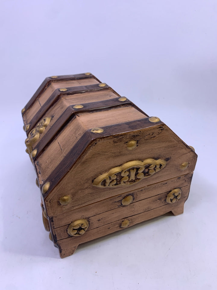 VTG CERAMIC TREASURE CHEST JEWELRY BOX.