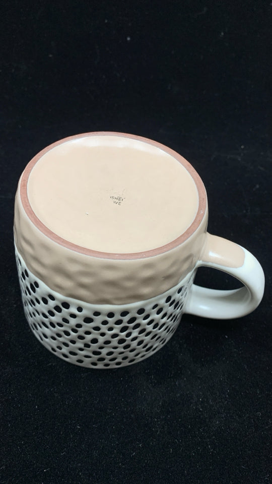 BLACK POLKA DOT MUG.