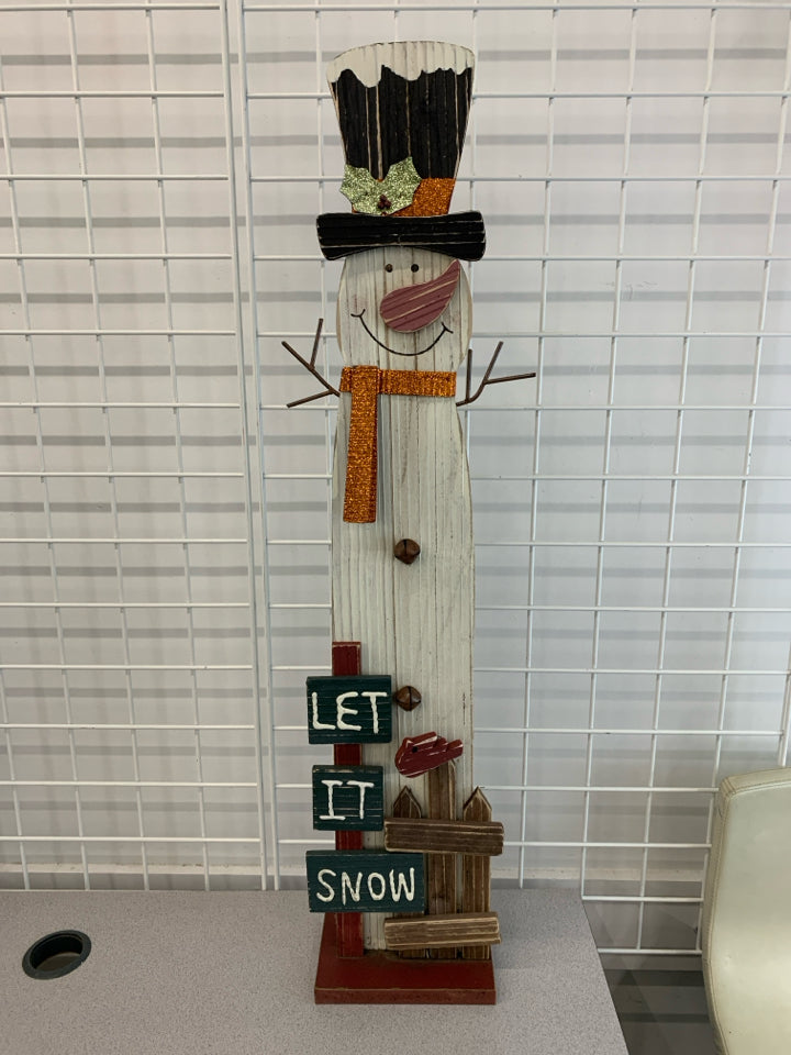 "LET IT SNOW" SNOWMAN SIGN.