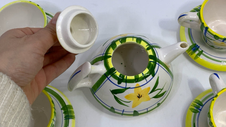 9PC YELLOW FLOWER/GREEN STRIPE TEAPOT AND CUP SET.
