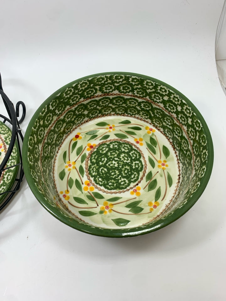 3PC CASSEROLE DISH W/METAL WIRE RACK AND TRIVET.