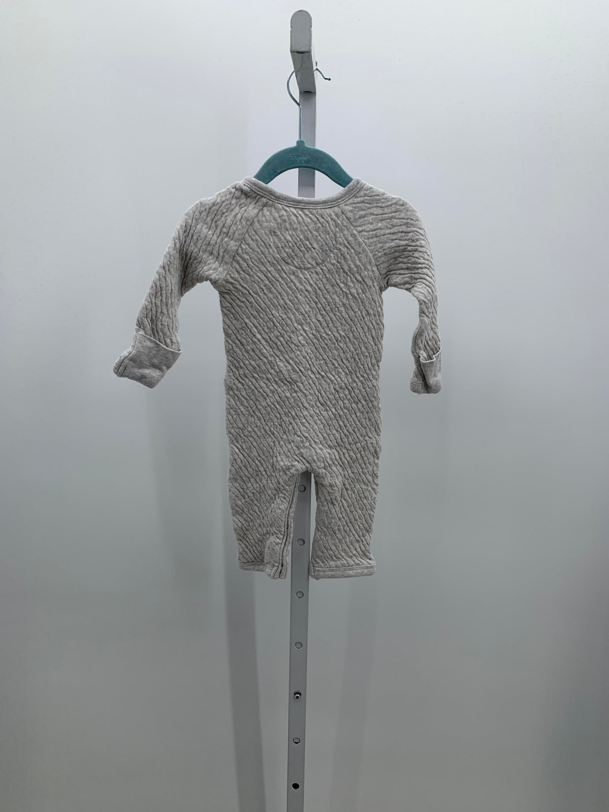 TEXTURED VNECK