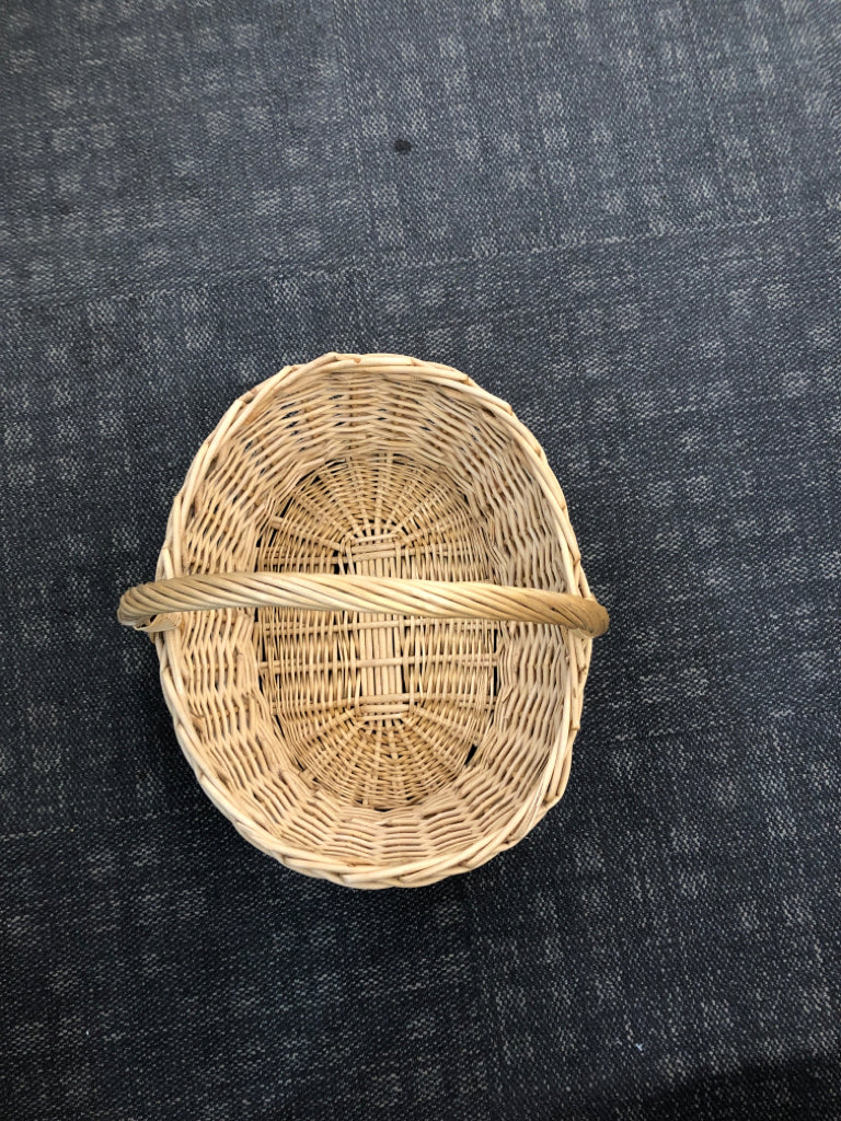OVAL WICKER BASKET W/LARGE HANDLE.