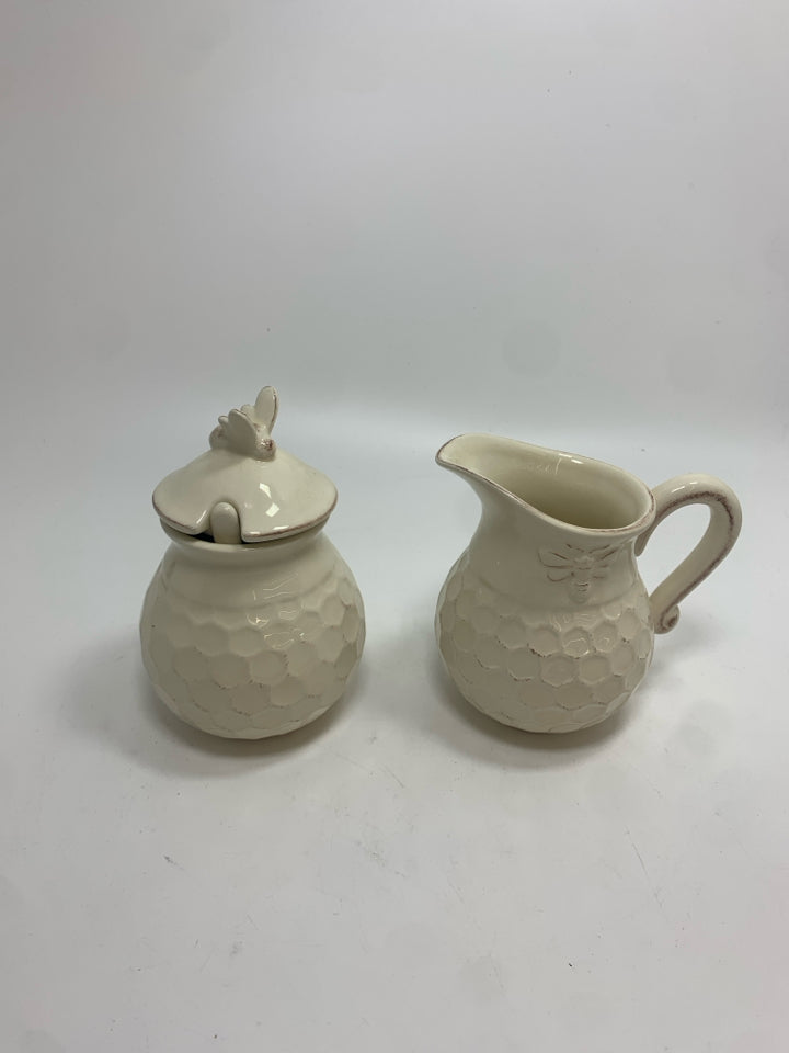 HONEYCOMB SUGAR AND CREAMER SET W/SPOON.