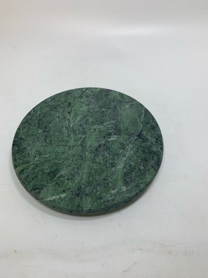 FOOTED GREEN MARBLE CIRCLE CHEESE BOARD.