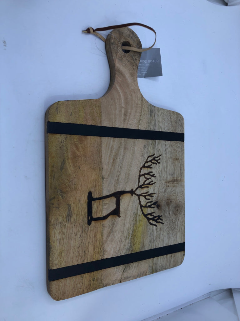 STAG DEER CUTTING BOARD.