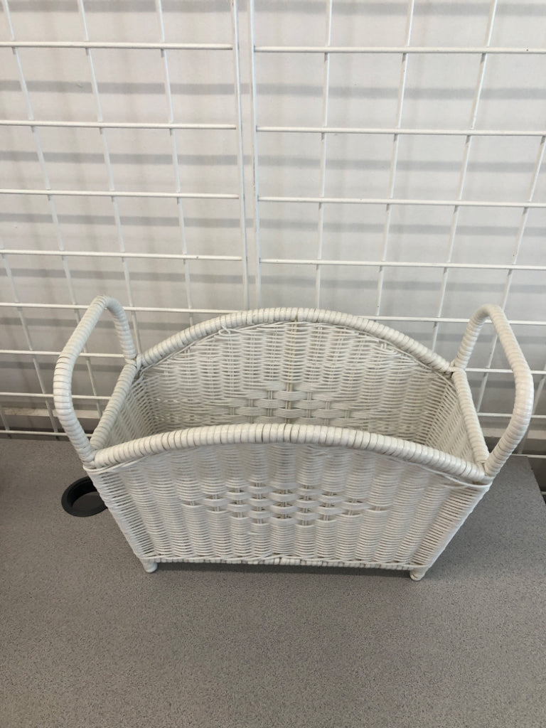 WHITE WICKER MAGAZINE HOLDER.