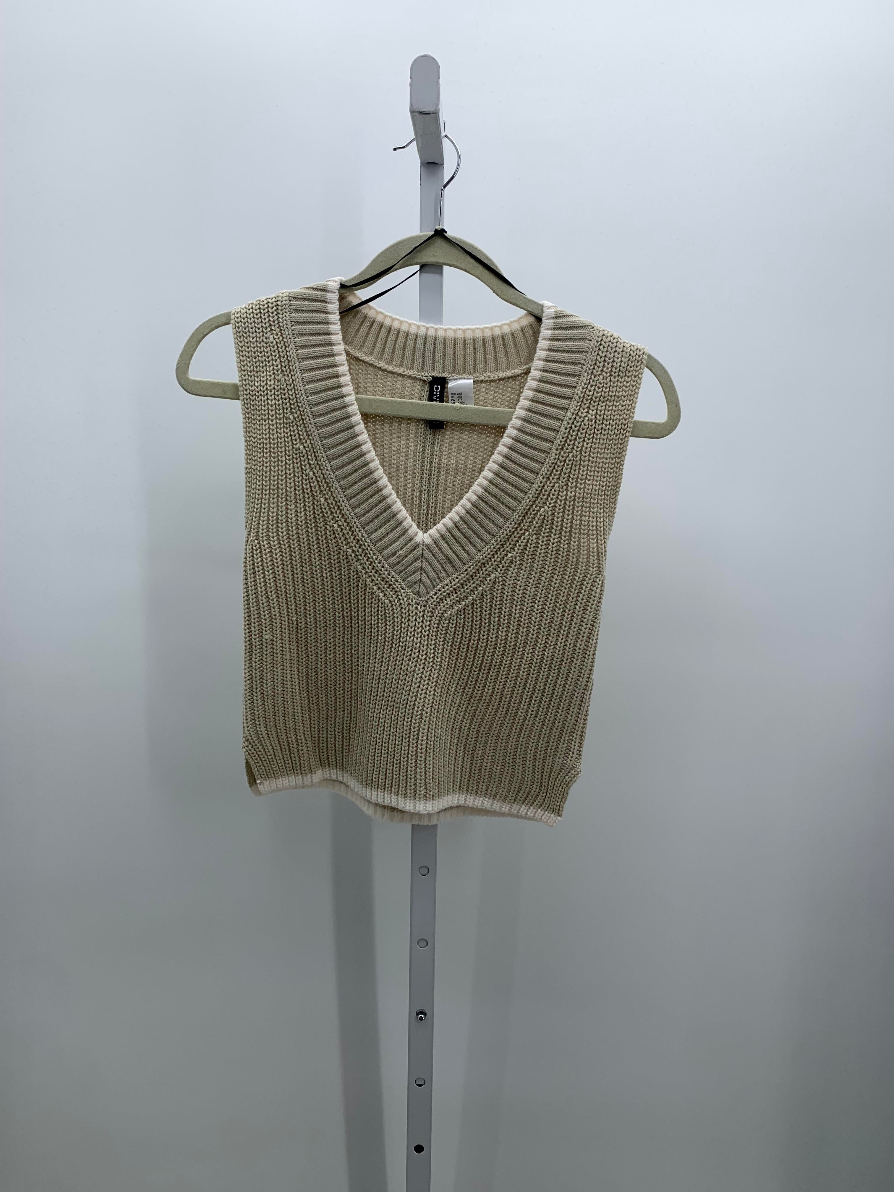 Divided Size XXS Juniors Vest