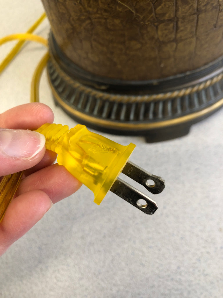 ORNATE SNAKE SKIN LAMP W/CREAM SHADE.