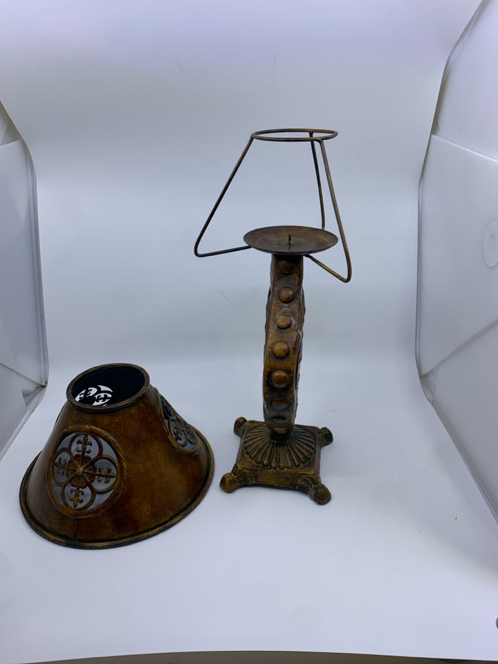 FOOTED METAL CANDLE LAMP EMBOSSED.