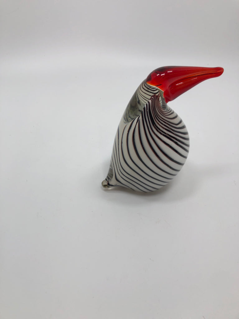 BLOWN GLASS TOUCAN PAPERWEIGHT.