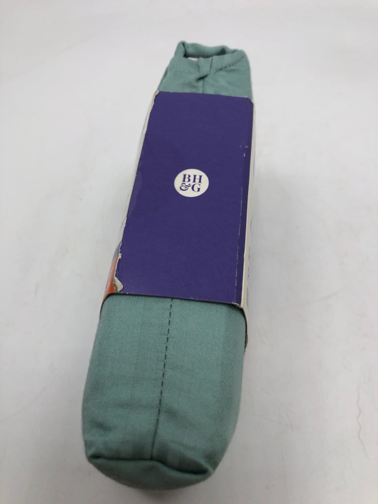 LT BLUE COTTON SATEEN KING PILLOWCASES.