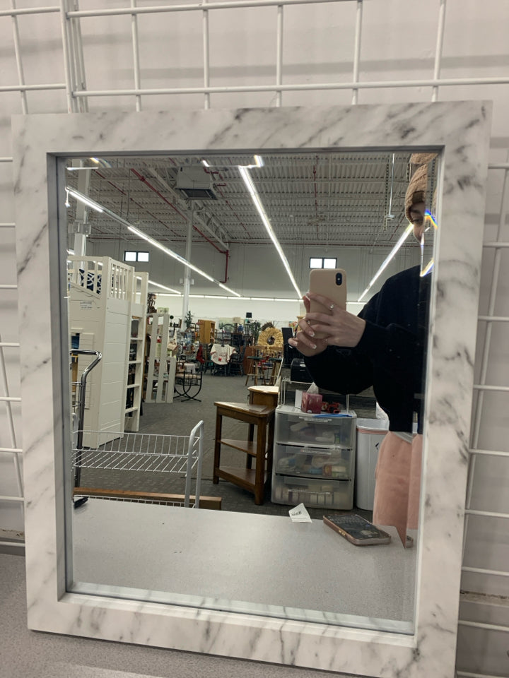 MIRROR W/ FAUX MARBLE FRAME WALL HANGING.