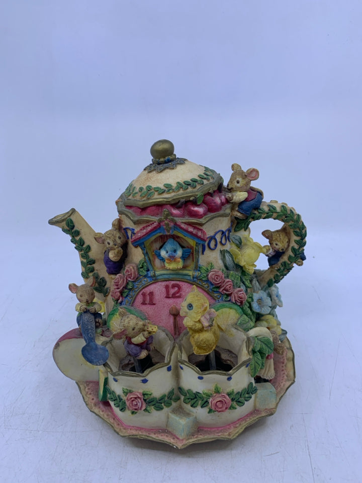 MUSICAL MICE IN TEA POT.