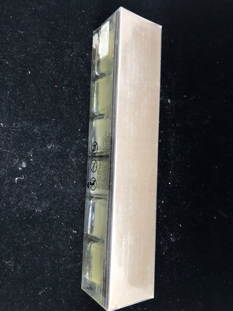 NIB ENLIGHTEN ME CANDLE.
