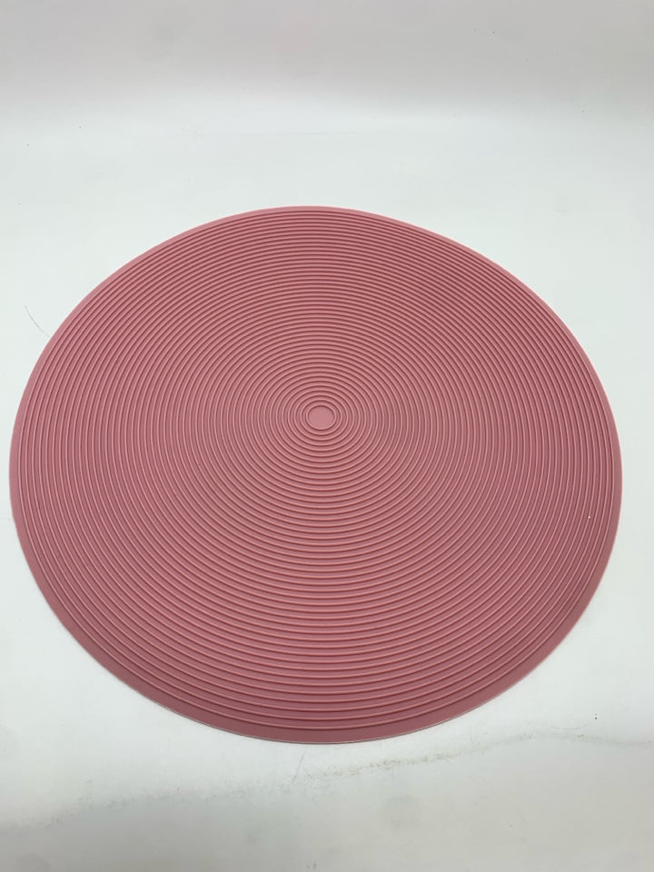 7PC SAFE GRABS PINK SILICONE MICROWAVE TOOLS.