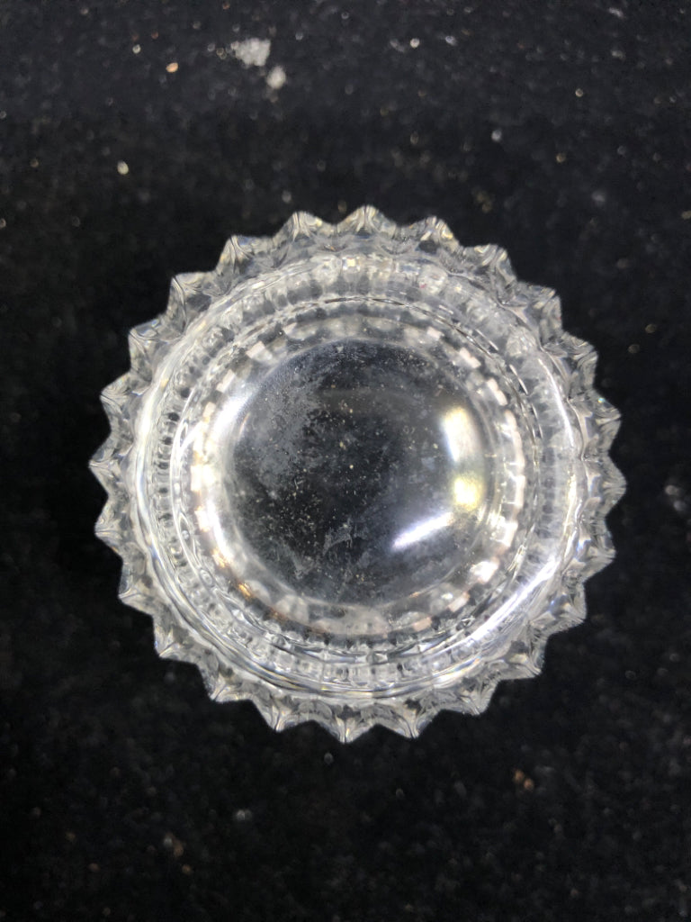 SMALL RIBBED GLASS TEALIGHT HOLDER.