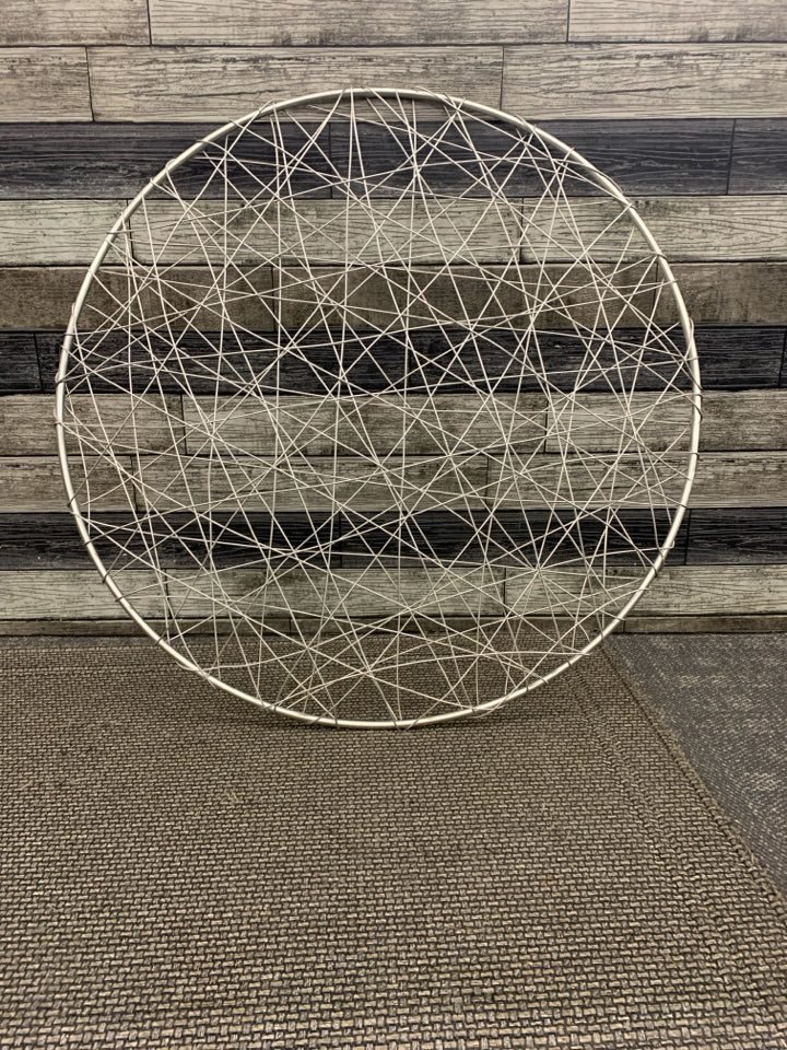 WIRE CIRCLE METAL DECOR WALL-HANGING.
