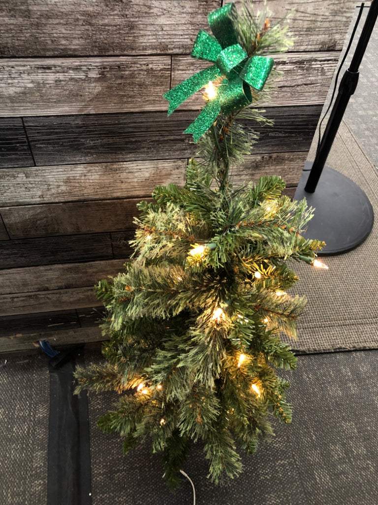 LIGHT UP CHRISTMAS TREE.