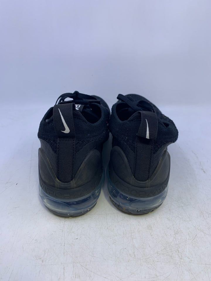 Nike L Shoe Size 8.5 Ladies Athletic