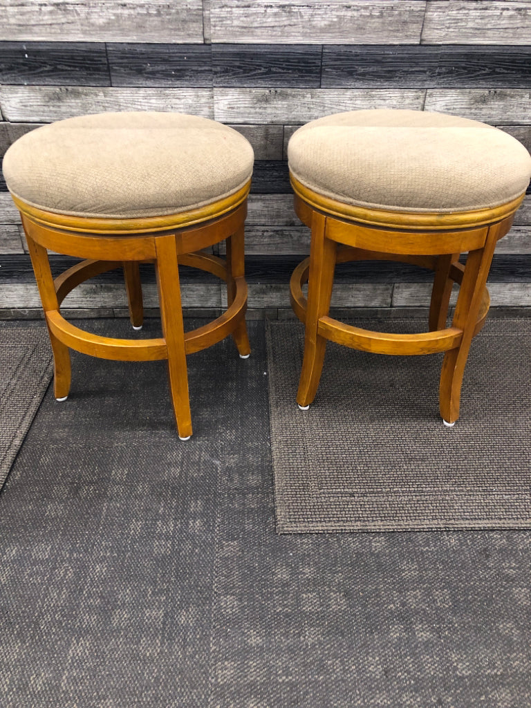 2PC WOODEN SWIVEL STOOLS W/BEIGE CUSHION.