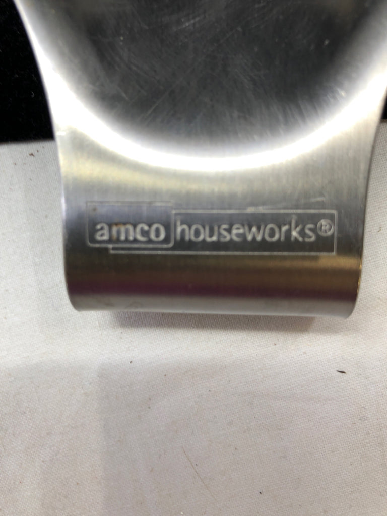 SQUARE METAL SPOON REST.