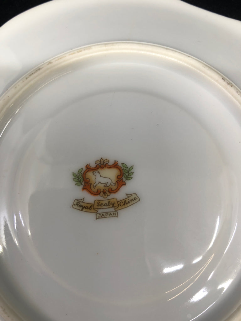 VTG GOLD ACCENT ROSE TEACUP AND SAUCER.