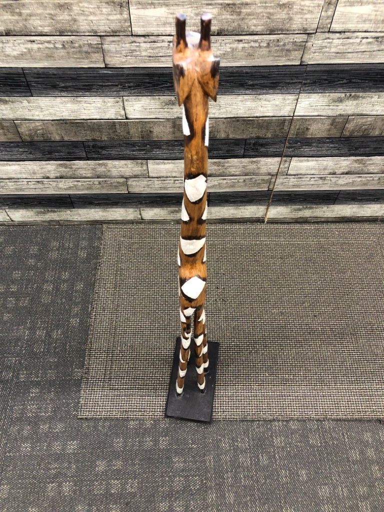 TALL WOOD GIRAFFE.