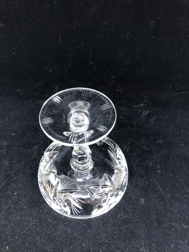 SHALLOW CRYSTAL FOOTED BOWL W/ STAR PATTERN.