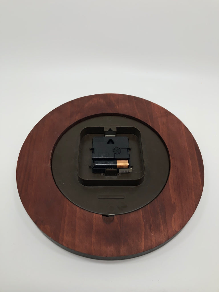 ROUND WOOD WALL CLOCK.