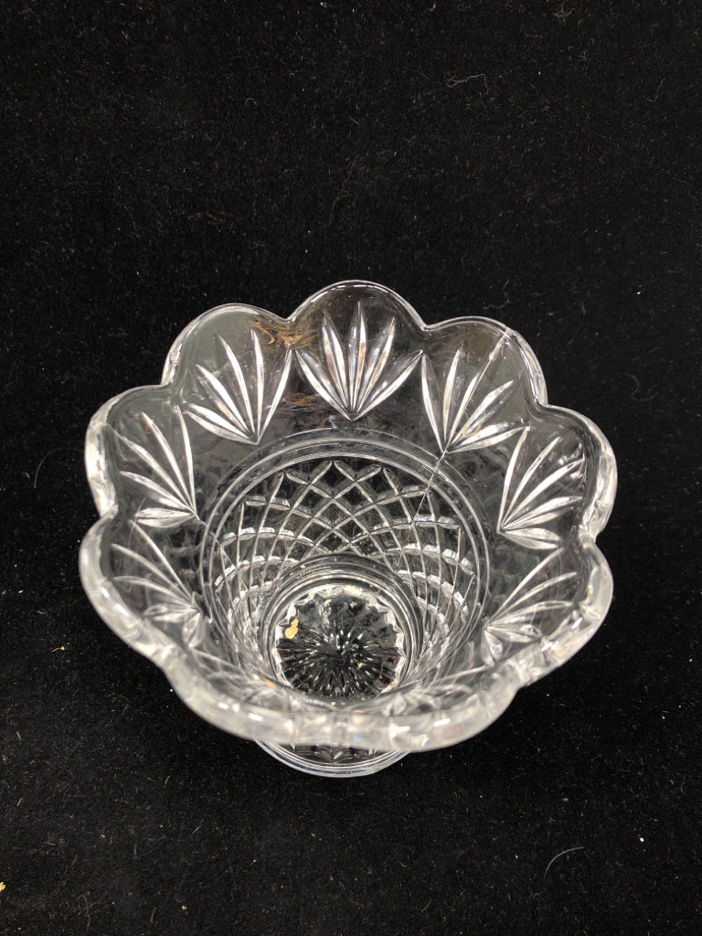 CRYSTAL VASE W/ FLARED TOP SCALLOP EDGE.