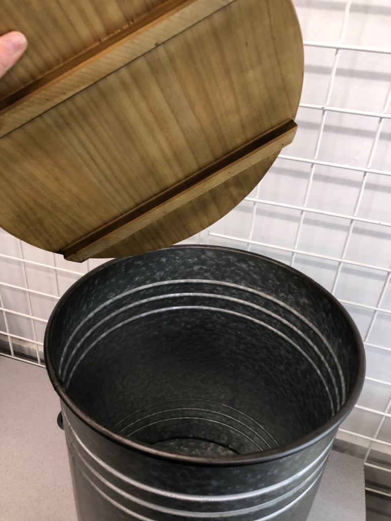 LARGE METAL BARREL HALLOW TABLE W/ WOOD TOP.