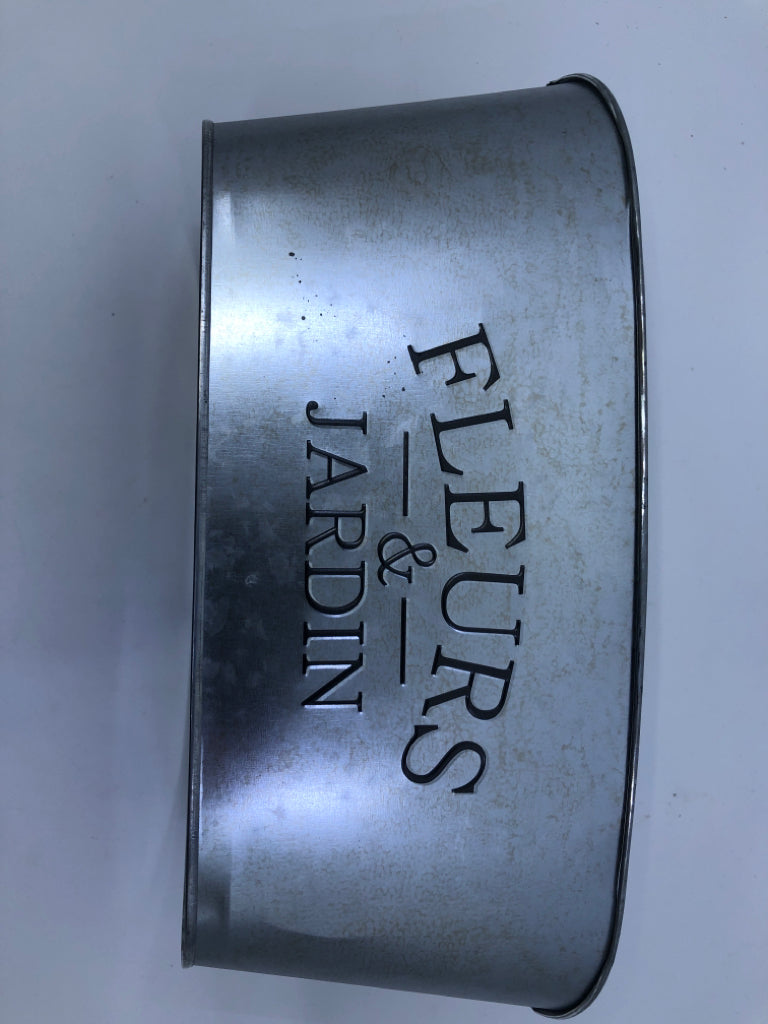 FLEURS & JARDIN OVAL METAL PLANTER.