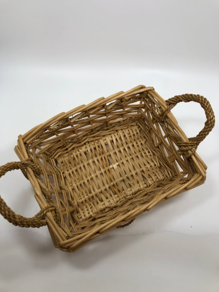 RECTANGLE WICKER BASKET W/BRAIDED HANDLES.