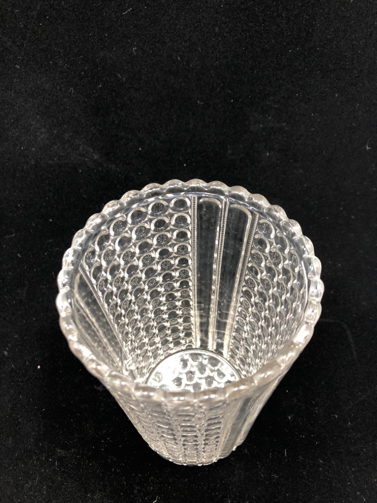 INTRICATE CLEAR GLASS/CRYSTAL HOBNAIL VASE.
