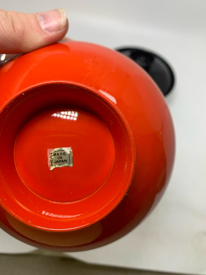 4PC SVC 2 BLACK RED LIDDED BOWLS PLASTIC.
