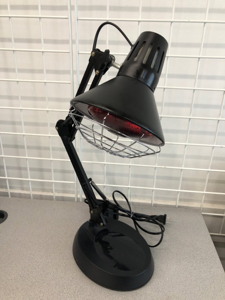 ADJUSTABLE UV LIGHT LAMP.
