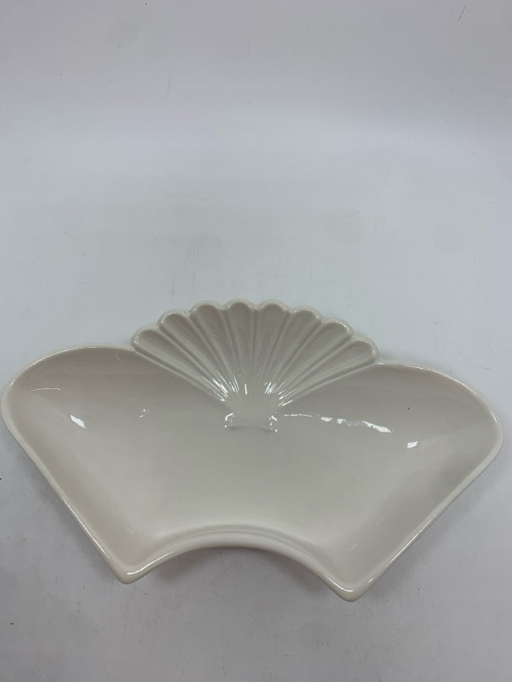 WHITE SCALLOPED SERVING DISH/TRINKET.