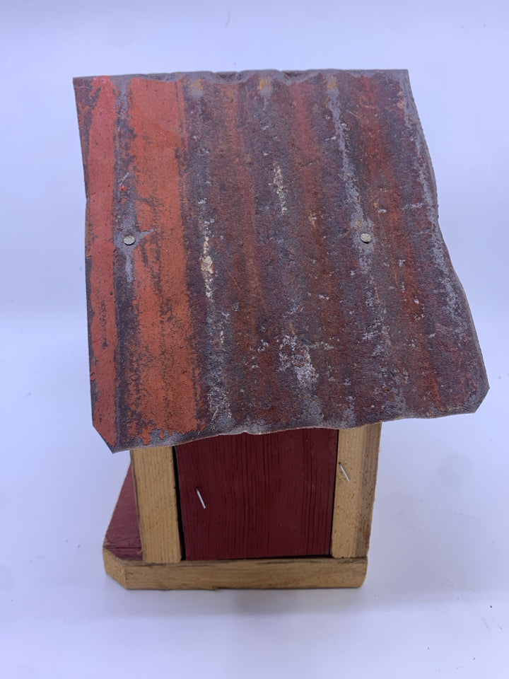 RED DISTRESSED BIRD HOUSE.