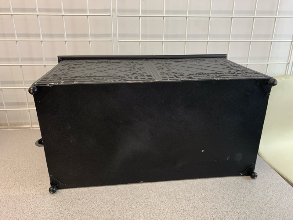 BLACK METAL STORAGE BOX W/TWINE HANDLES.
