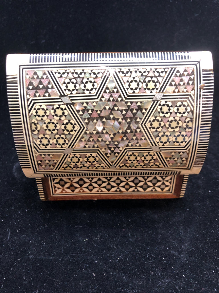 STAR OF DAVID MOTHER OF PEARL TRINKET BOX.