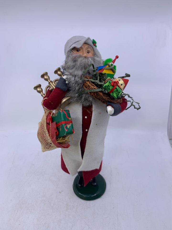 BYERS' CHOICE MAN WITH GIFT SAC + BASKET.