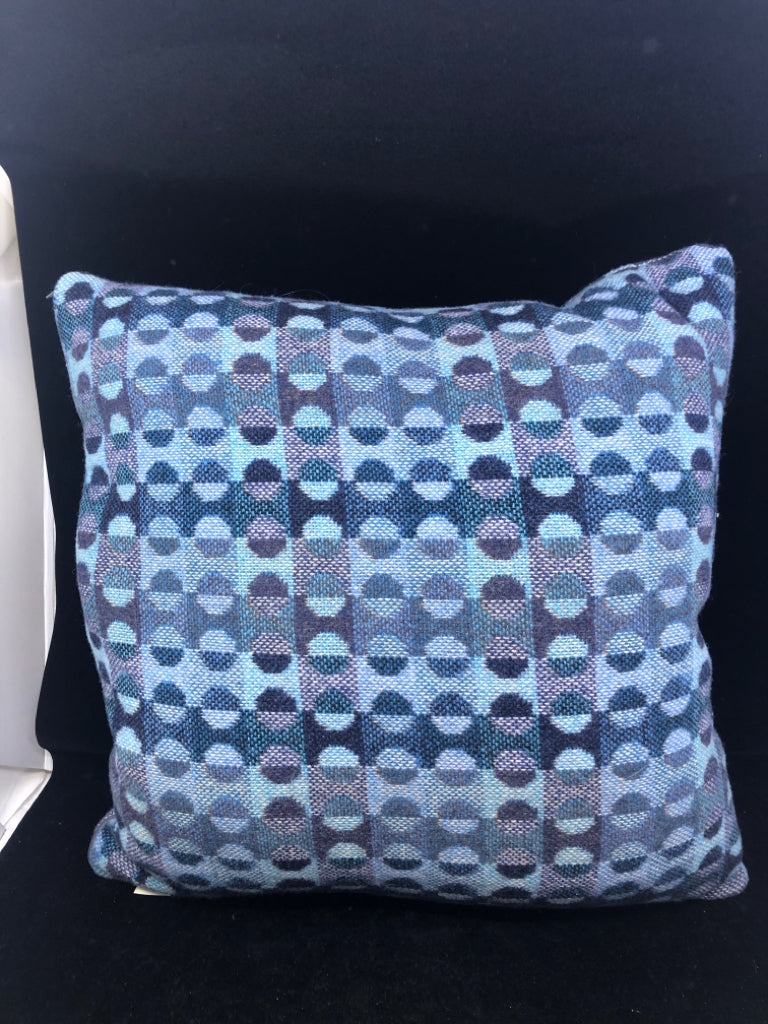 BLUE PURPLE CIRCLE PATTERN PILLOW.