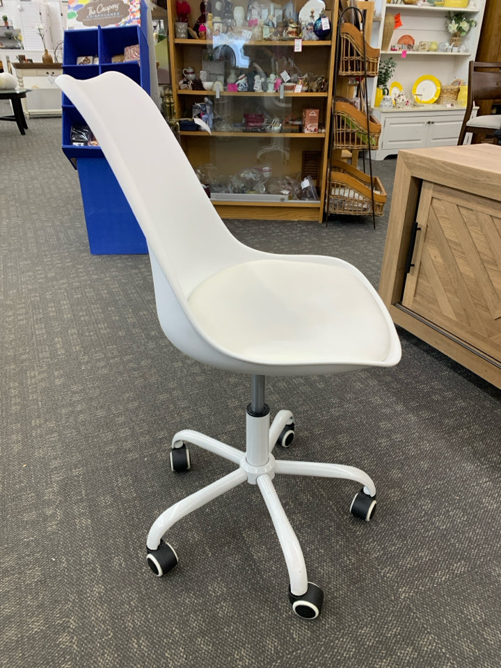 WHITE DESK CHAIR W/ WHEELS.