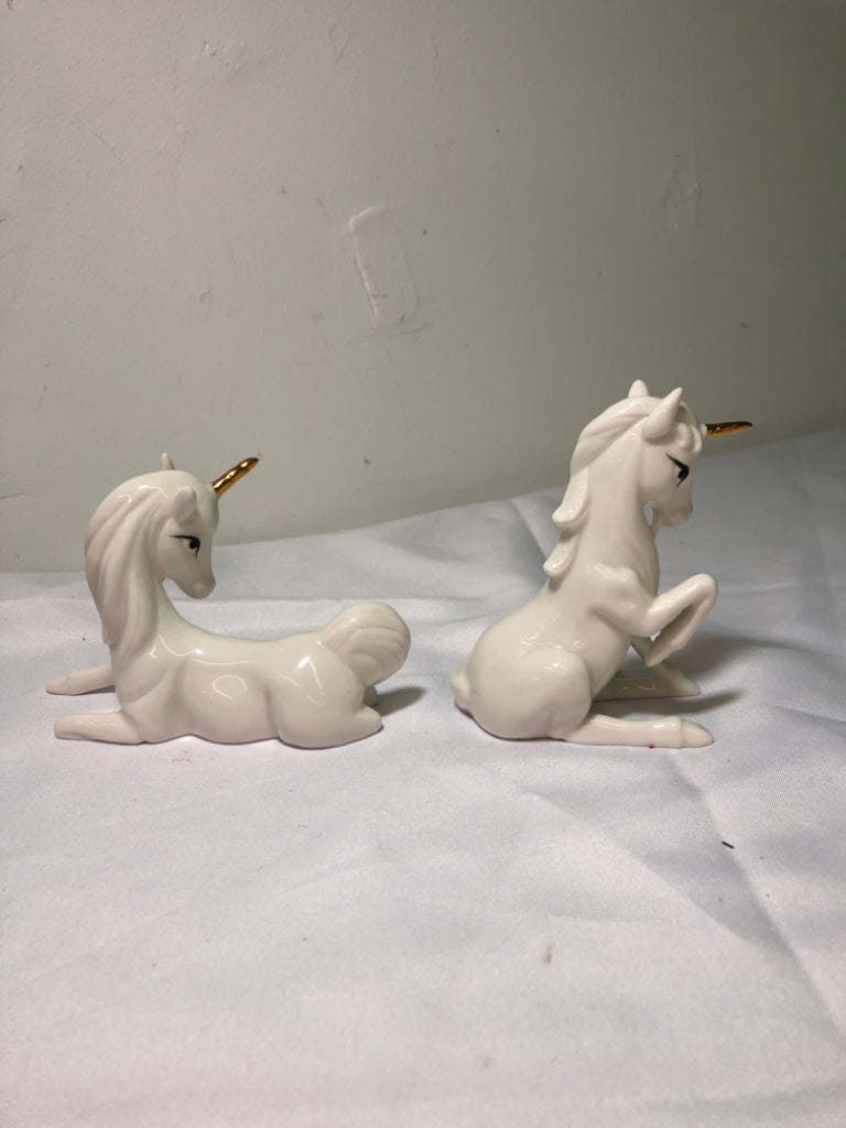 2 WHITE UNICORNS.