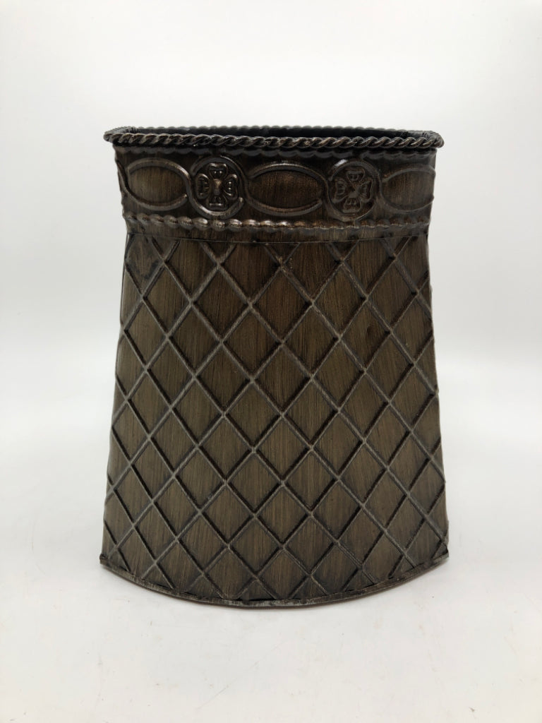 EMBOSSED TIN ACCENT VASE.